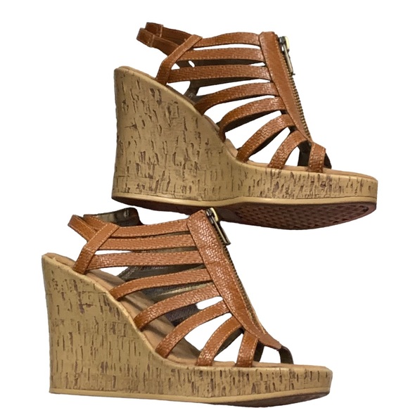 Comfy Stylish Tan Wedge Heels by Aerosoles. Size 6 - Picture 2 of 6